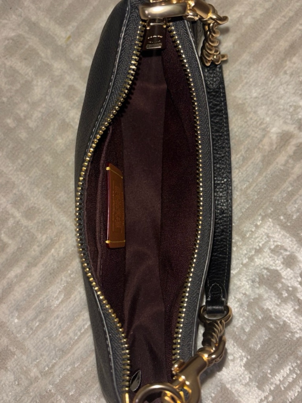 COACH authentic Black pebbled leather and gold hardware Teri Shoulder bag - Picture 4 of 9